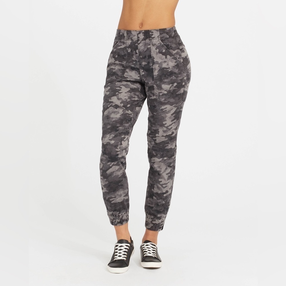 SPANX Stretch Twill Cargo Camo jogger size medium NEW